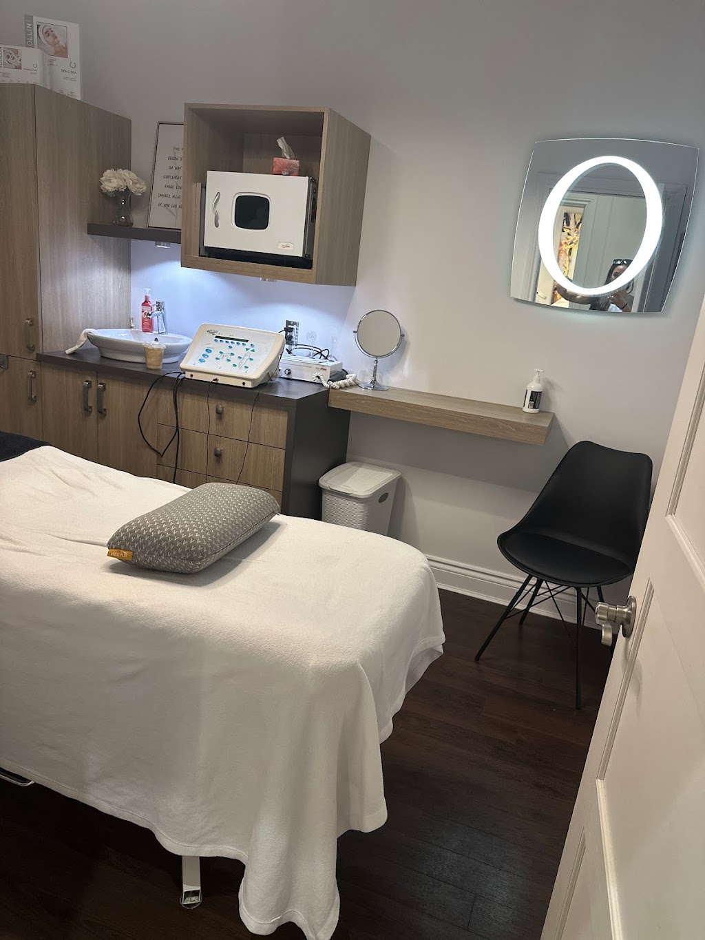 Clinique Peaufiné - Esthétique & Laser | 50 Chem. de la Carrière, Carignan, QC 106, Canada | Phone: (450) 876-0401