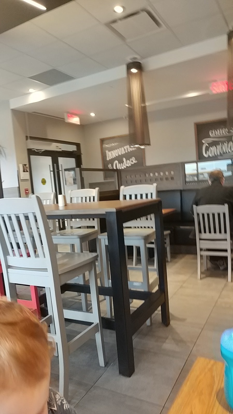 St-Hubert Express | 2133-B Boulevard des Laurentides, Laval, QC H7M 4M2, Canada | Phone: (514) 385-5555