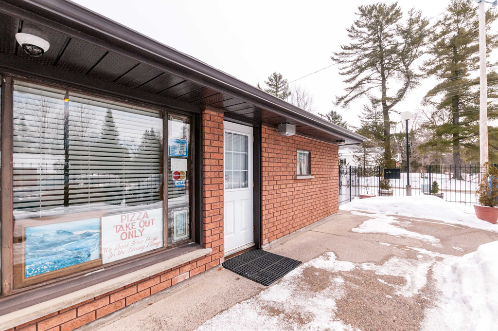Piccolo Castello Trattoria | Wahnekewening Bch, Penetanguishene, ON L0K 1P0, Canada | Phone: (705) 533-3883