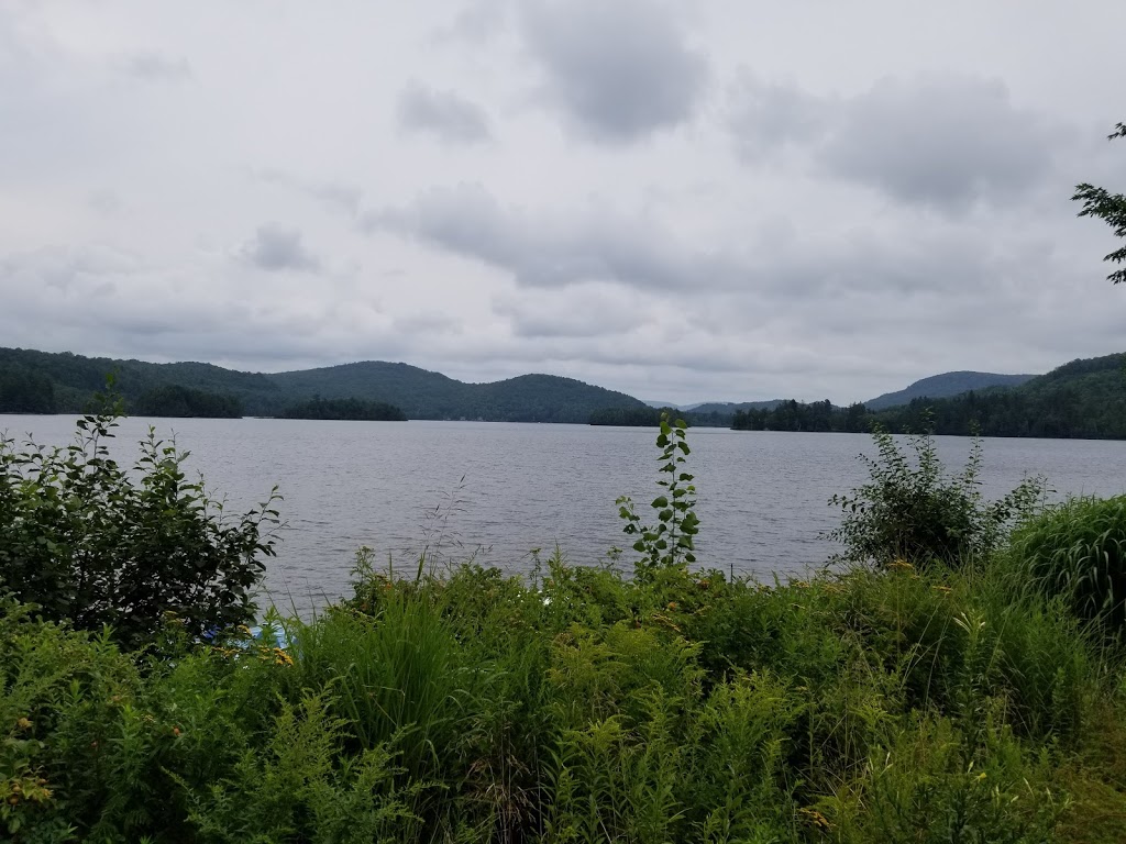 Chalet au Bord du Lac | 2384 Rue Labelle, Mont-Tremblant, QC J8E 1T8, Canada | Phone: (514) 290-4601