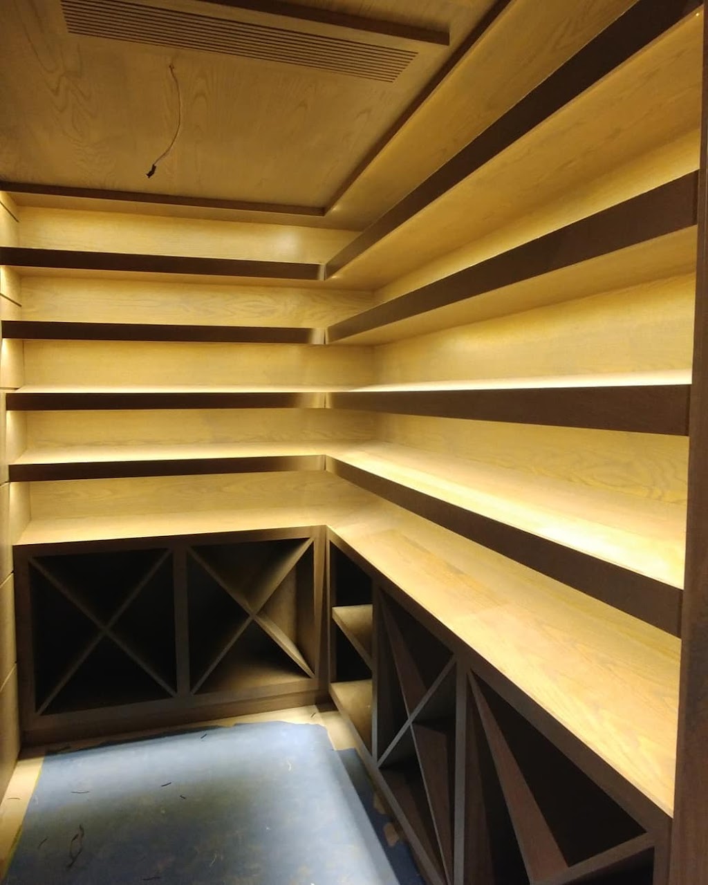 WoodLux Custom Carpentry Inc | 49 Glen Elm Ave #218, Toronto, ON M4T 1V2, Canada | Phone: (647) 860-5316