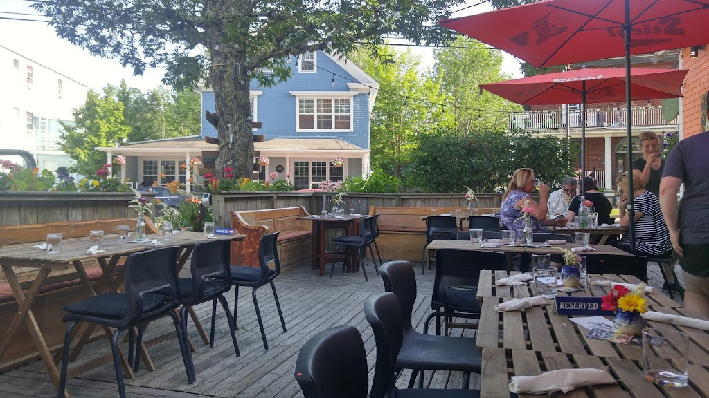 MATEUS BISTRO | 533 Main St, Mahone Bay, NS B0J 2E0, Canada | Phone: (902) 531-3711