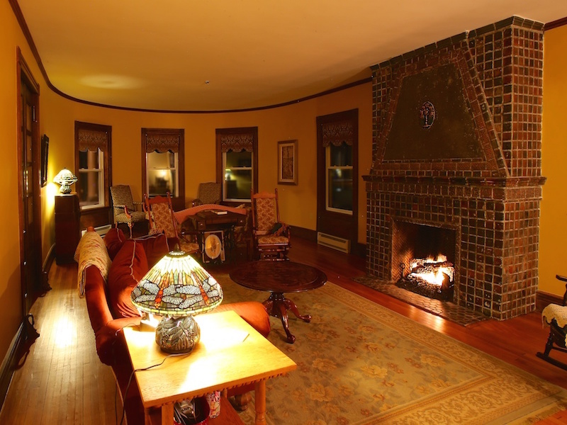 Bed & Breakfast - Au Bord du Lac - By the Lake - Rouses Point | 250 Lake St, Rouses Point, NY 12979, USA | Phone: (518) 593-3432