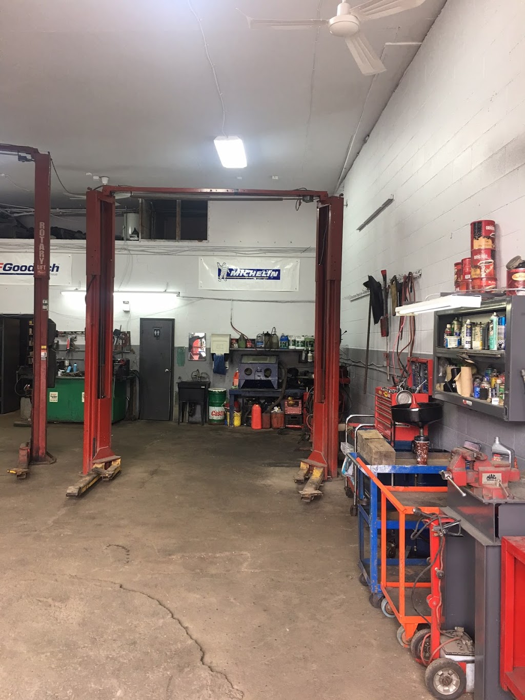 Centre de Pneu & Mécanique S&J | 9015 Rue Notre-Dame Est, Montréal, QC H1L 3M7, Canada | Phone: (514) 351-9464