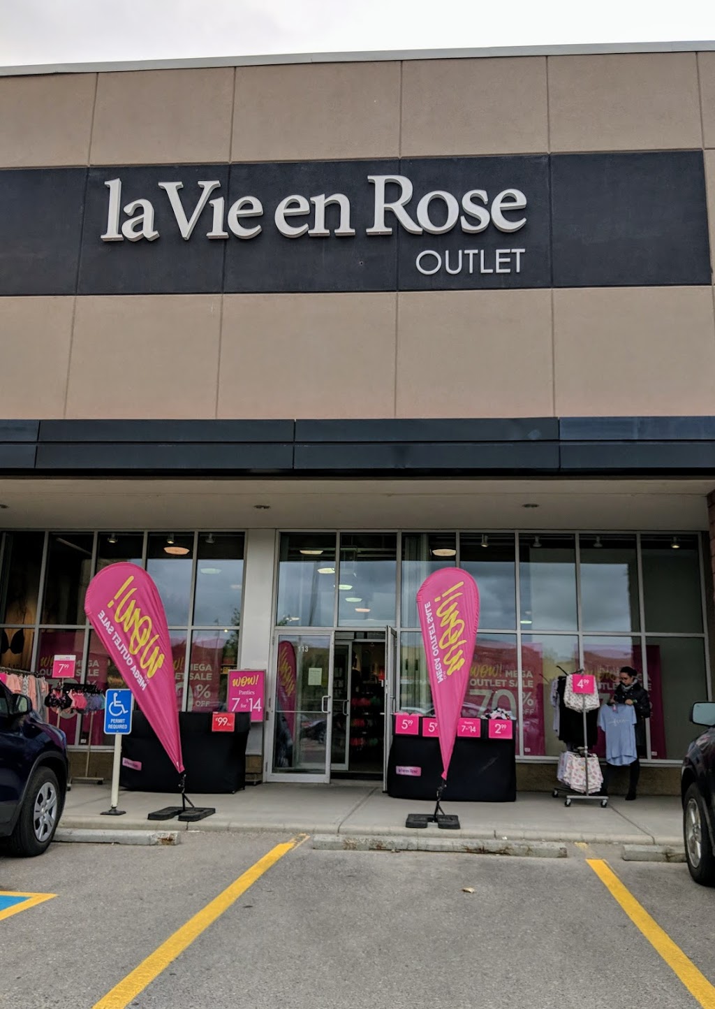 La Vie en Rose OUTLET | 11846 Sarcee Trail NW, Calgary, AB T3R 0A1, Canada | Phone: (403) 567-0399
