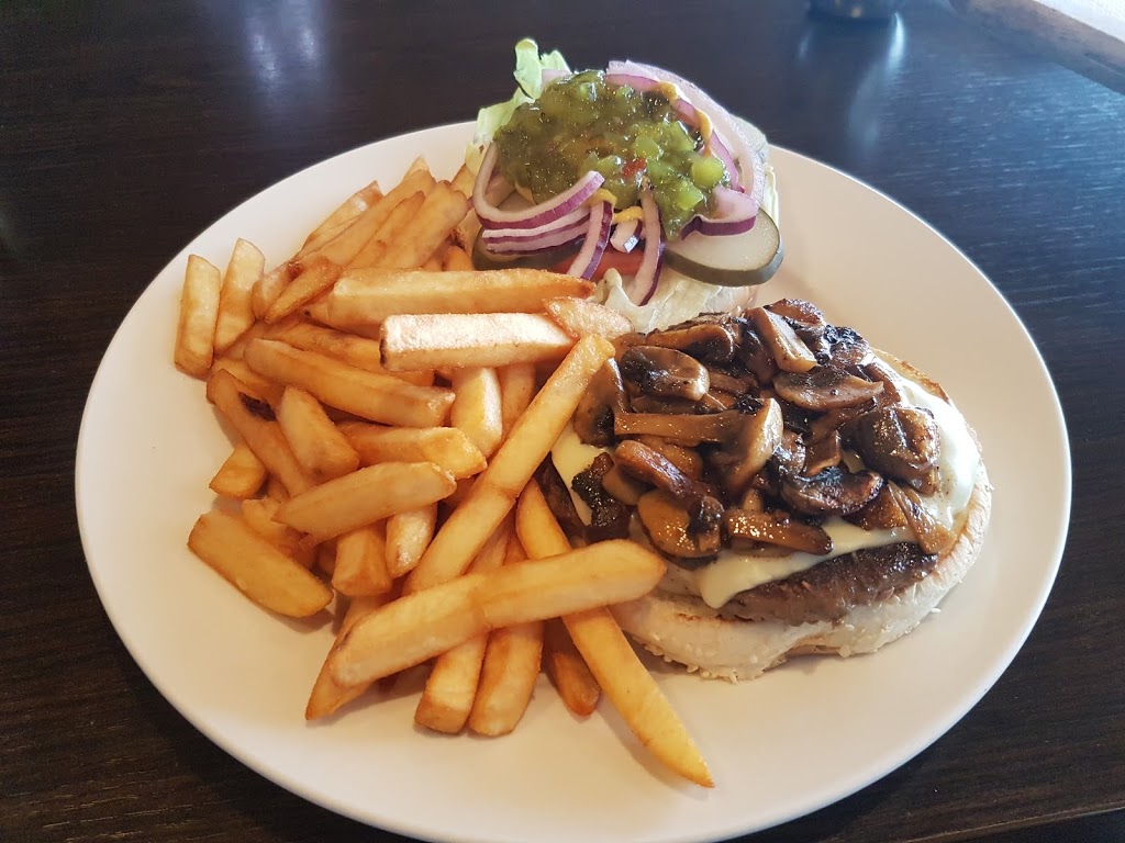 Riveredge Restaurant | 233A The Queensway S, Keswick, ON L4P 2A8, Canada | Phone: (905) 476-2222