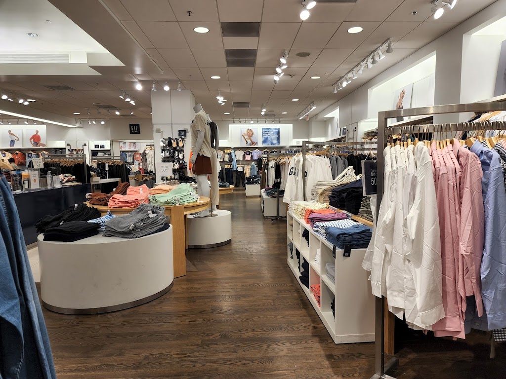Gap | 3625 Shaganappi Trail NW Space D01, Calgary, AB T3A 0E2, Canada | Phone: (403) 288-5188