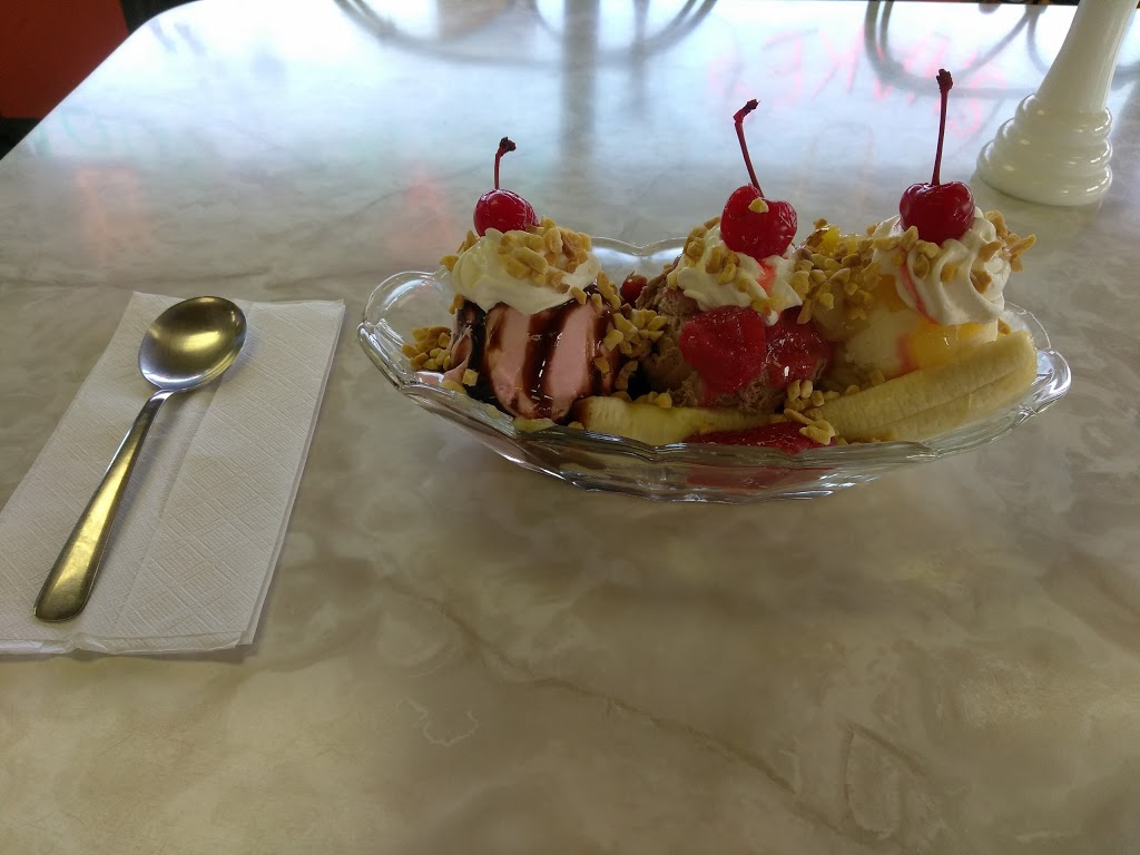 Strohs Ice Cream Parlour | 430 Pointe Tremble Rd, Algonac, MI 48001, USA | Phone: (810) 794-7717