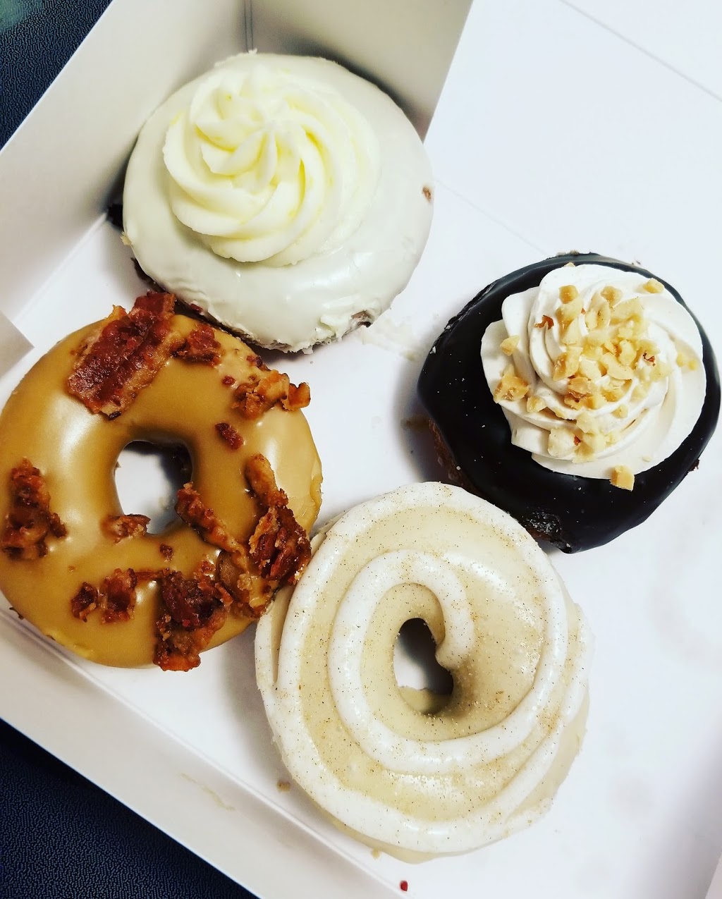 Mavericks Donut Company | 1500 Bank St, Ottawa, ON K1H 7Z2, Canada | Phone: (613) 680-1004