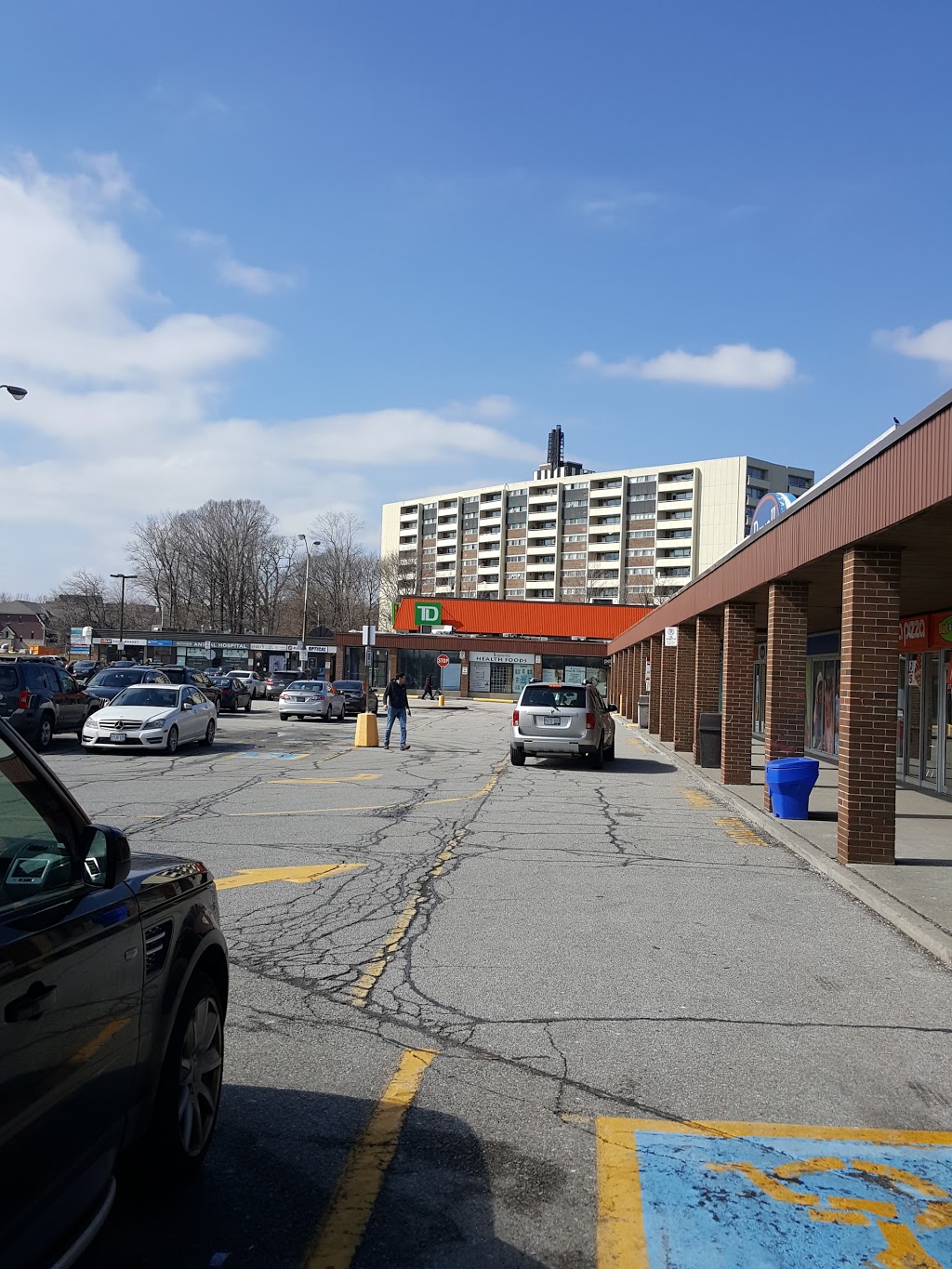 Richview Square | 250 Wincott Dr, Etobicoke, ON M9R 2R5, Canada | Phone: (416) 255-8800