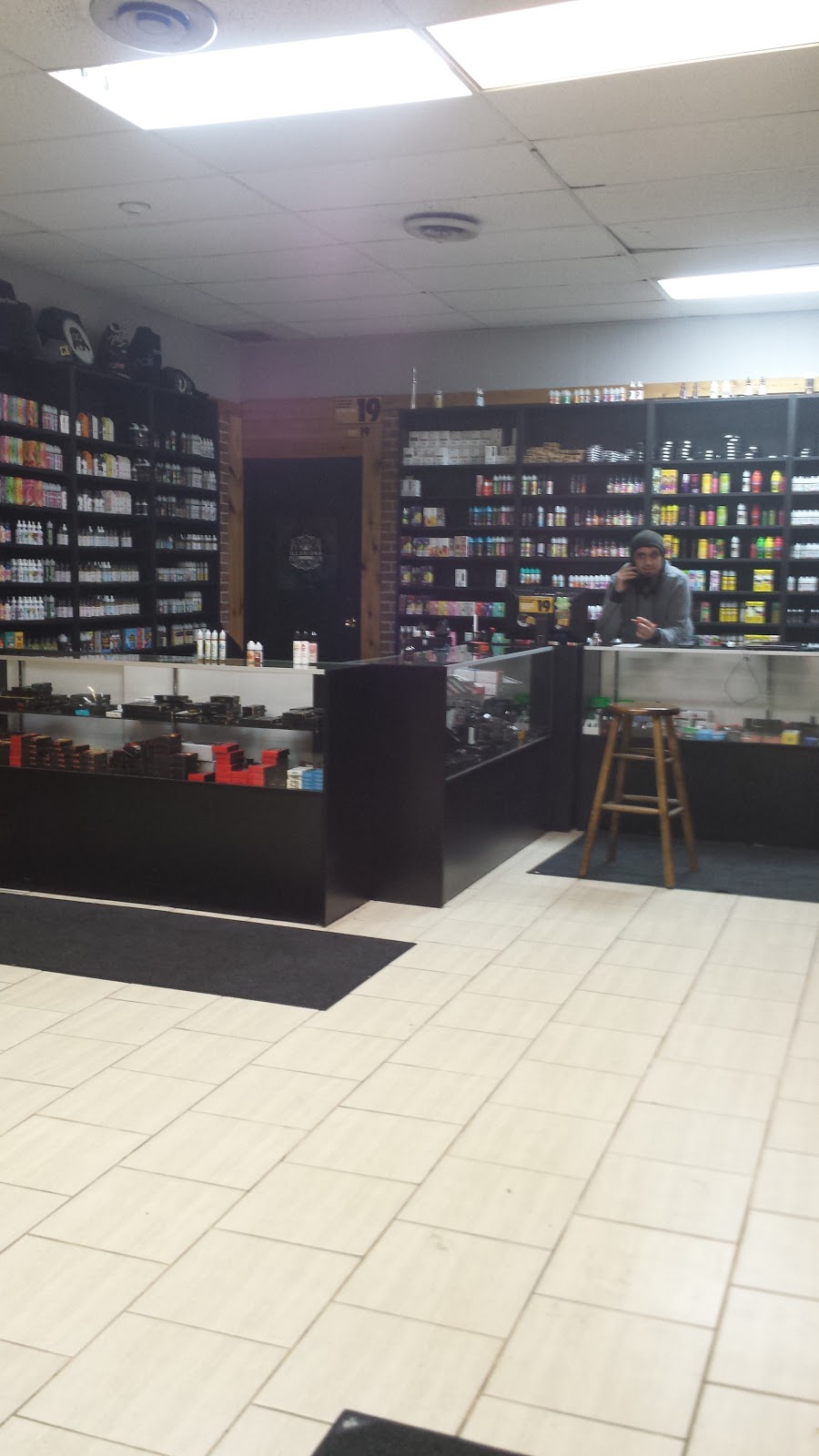 The Vaper Store | 209 Wellington St, London, ON N6B 2K9, Canada | Phone: (647) 352-8273