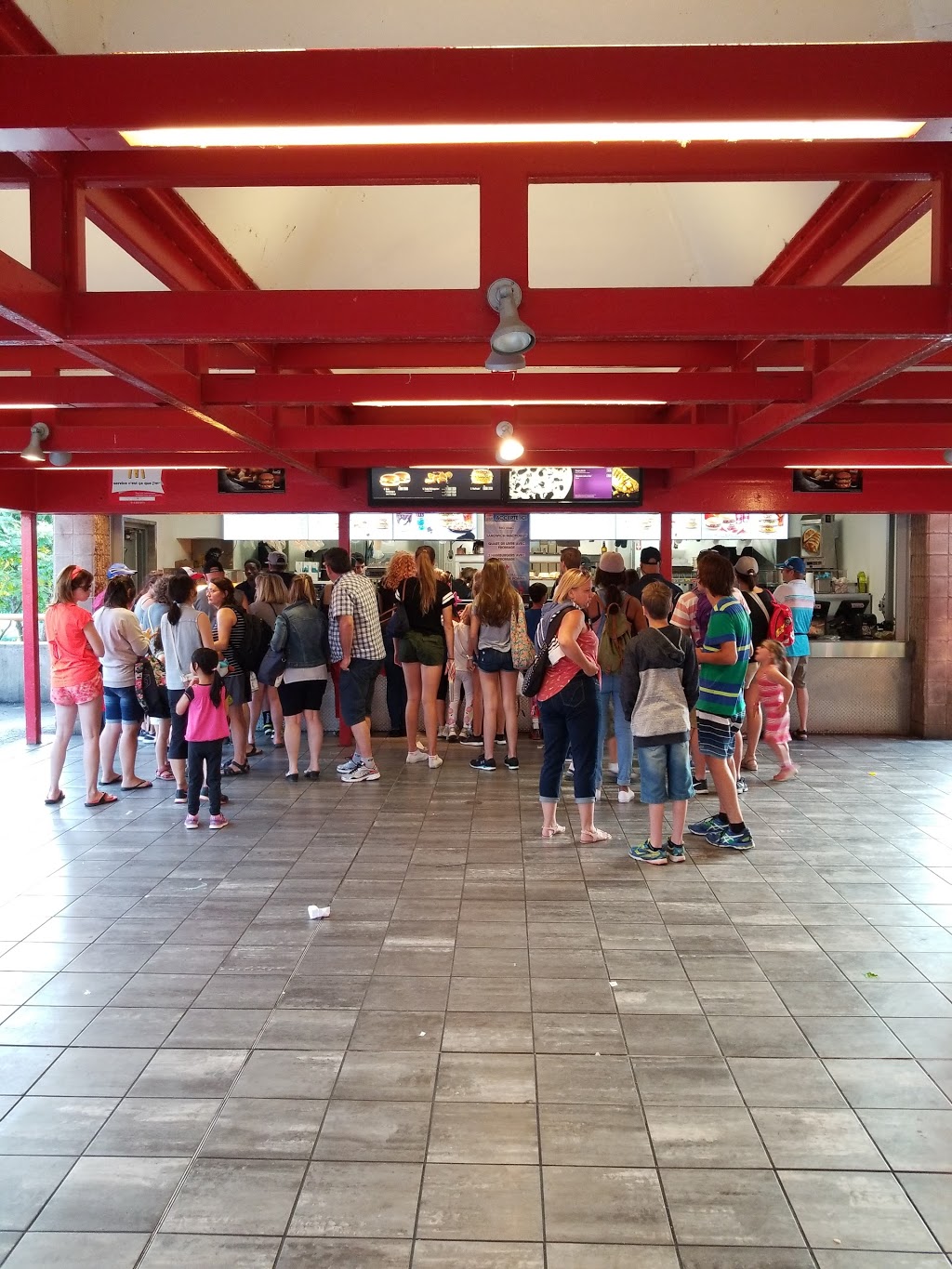 McDonalds | Conc. 0-208, Monde Des Petits, La Ronde, Montreal, QC H3C 1A9, Canada | Phone: (514) 393-9171