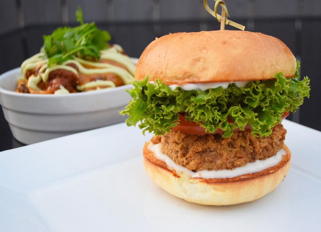 Güd Eats - Regina | 1810 Smith St, Regina, SK S4P 2N3, Canada | Phone: (306) 525-3287