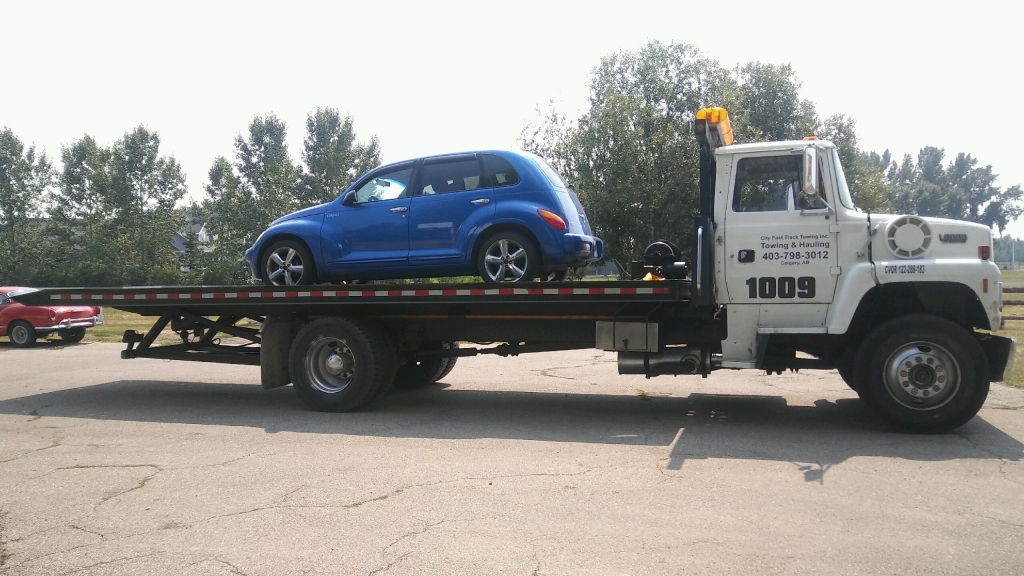 City Fast Track Towing and Hauling | 38 Deerfield Manor SE, Calgary, AB T2J 6Z4, Canada | Phone: (403) 798-3012