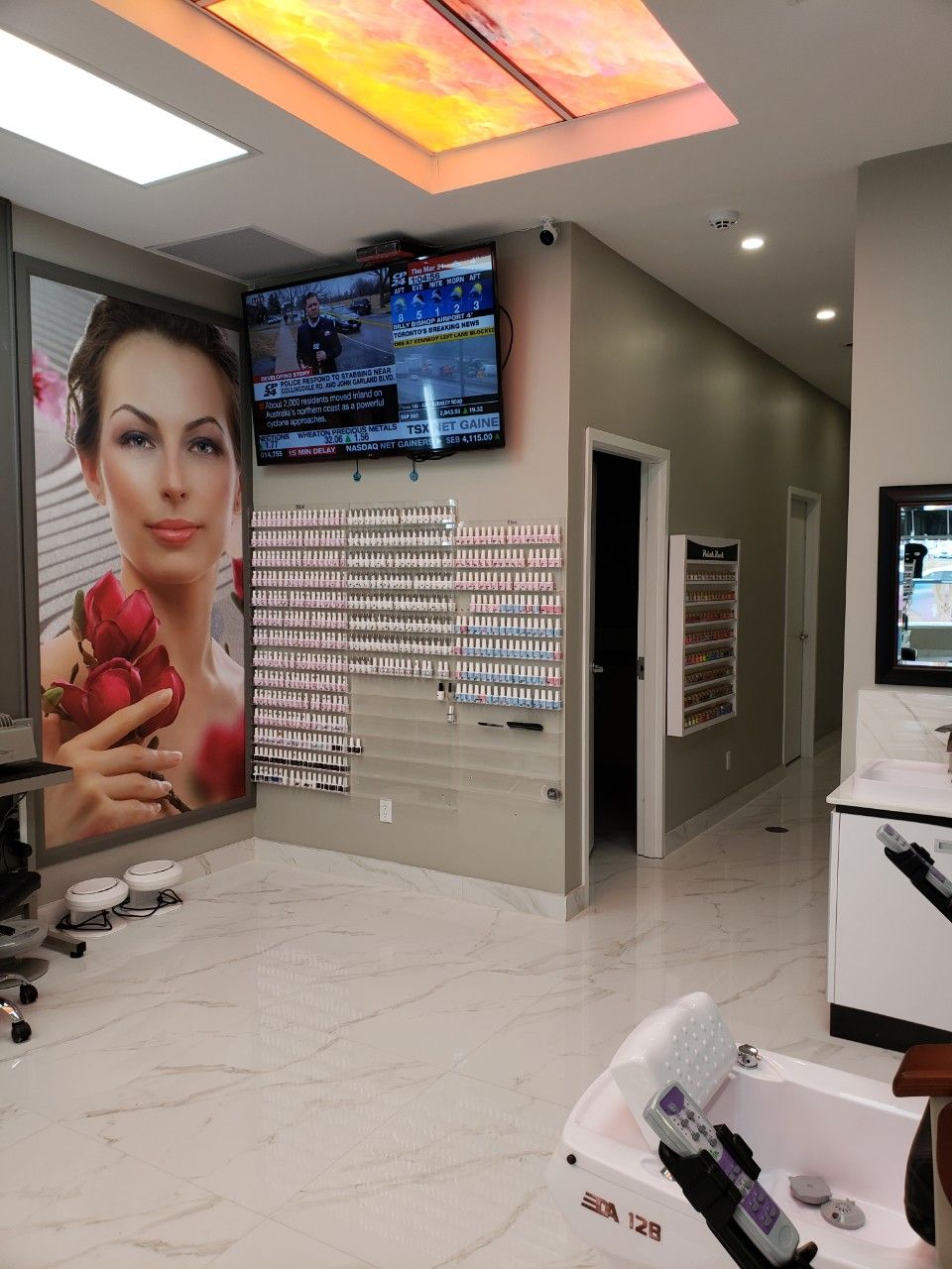LAmour Nails | point of interest | 115 First Commerce Dr C3, Aurora, ON L4G 0G2, Canada | 9055036020 OR +1 905-503-6020