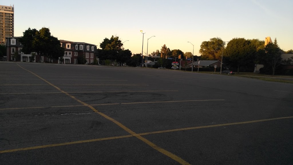 Park Royal Plaza | 2425 Truscott Dr, Mississauga, ON L5J 2B4, Canada