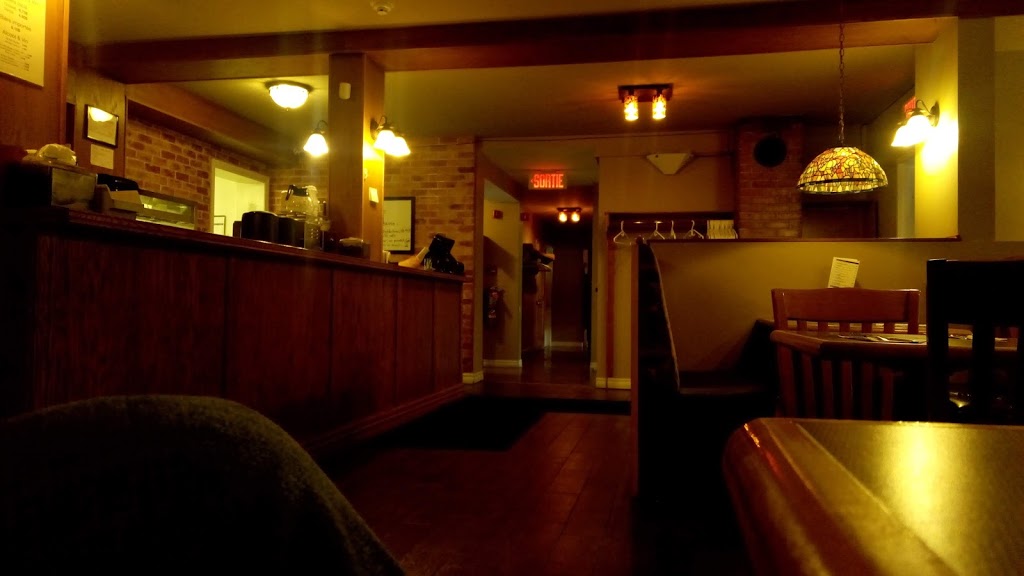 Auberge Chez Zacharie | 101 Rue Commerciale, Rivière-à-Pierre, QC G0A 3A0, Canada | Phone: (418) 654-5002