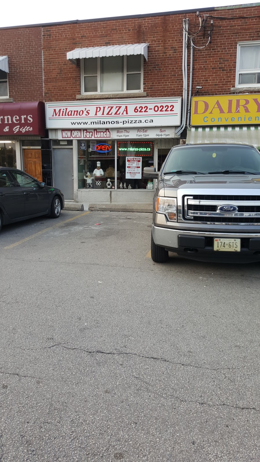 Milanos Pizza | 3886 Bloor St W, Etobicoke, ON M9B 1L4, Canada | Phone: (416) 622-0222