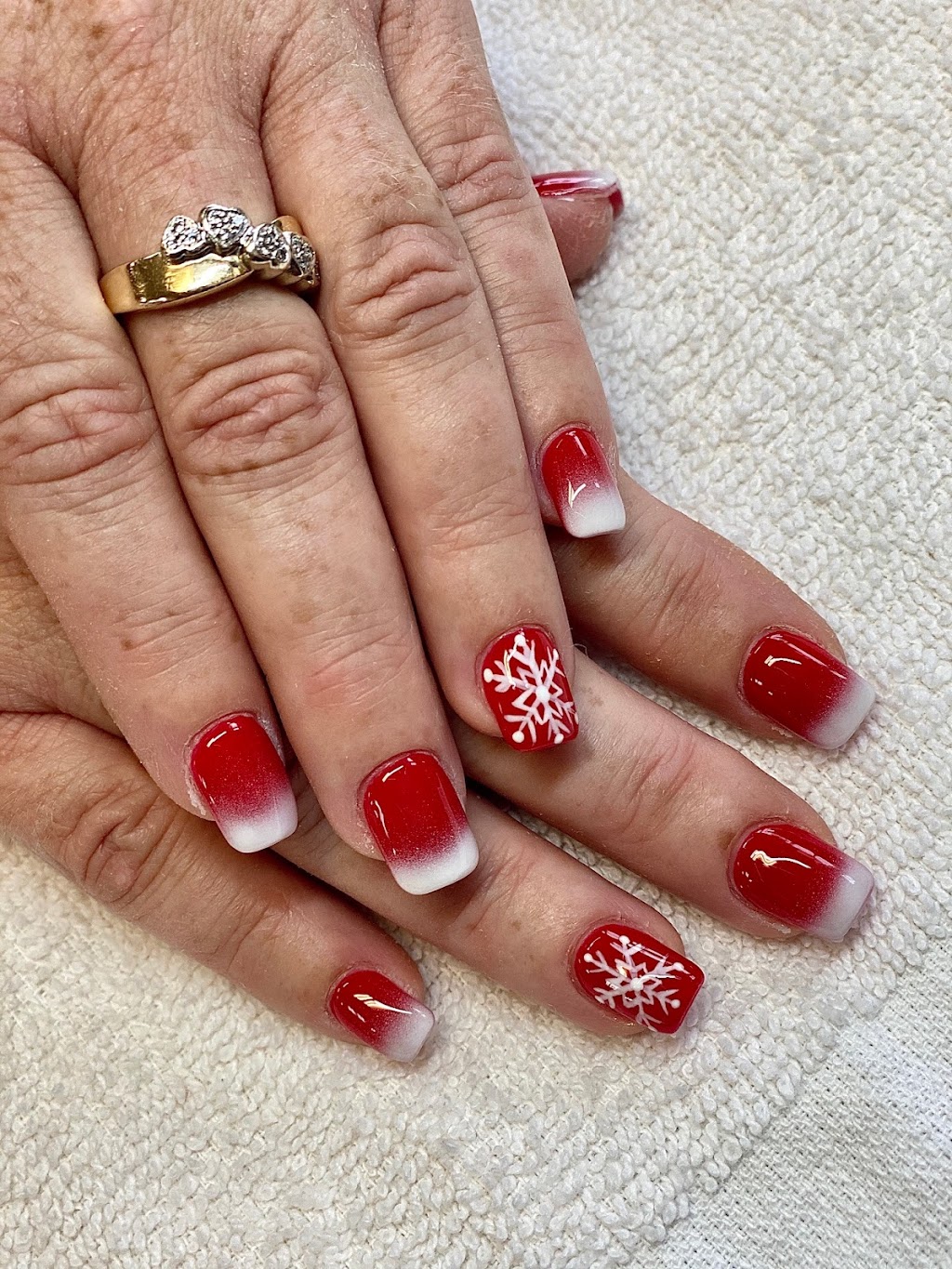 DKs Express Nails | 314 Queenston Rd, Hamilton, ON L8K 1H5, Canada | Phone: (905) 547-7007