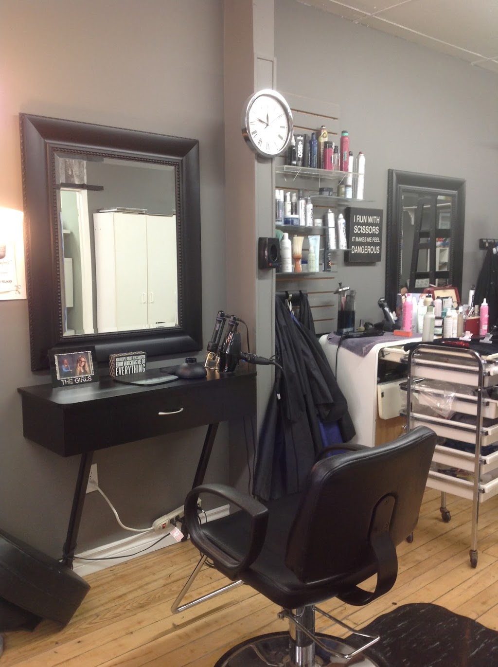 The Looking Glass | 4 Main St N, Seaforth, ON N0K 1W0, Canada | Phone: (519) 527-1783