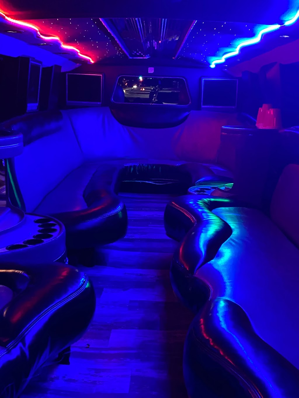 Happy Limo - Limo Service | Limo | Happy Limousine | 155 Kinniburgh Blvd, Calgary, AB T1X 1Y2, Canada | Phone: (587) 834-5000