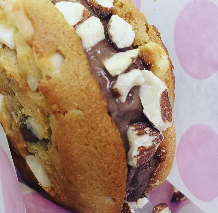 Baskin Robbins | 6045 Mavis Rd, Mississauga, ON L5R 4G6, Canada | Phone: (905) 507-8330