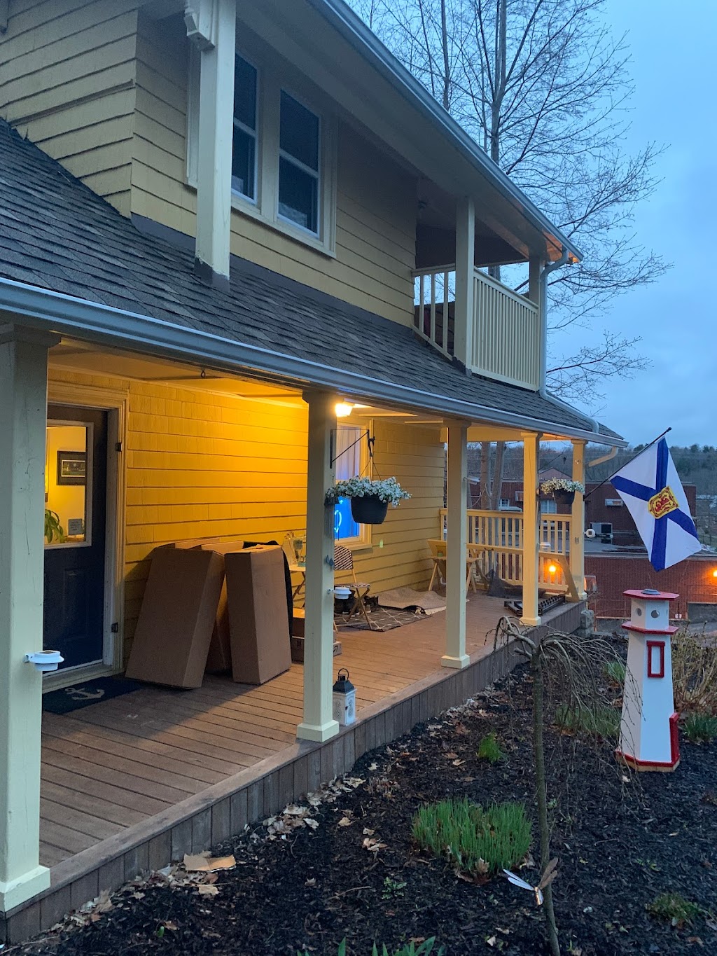 Yellow House on the Hill | 19 Prospect Ave, Kentville, NS B4N 2L7, Canada | Phone: (902) 599-2705