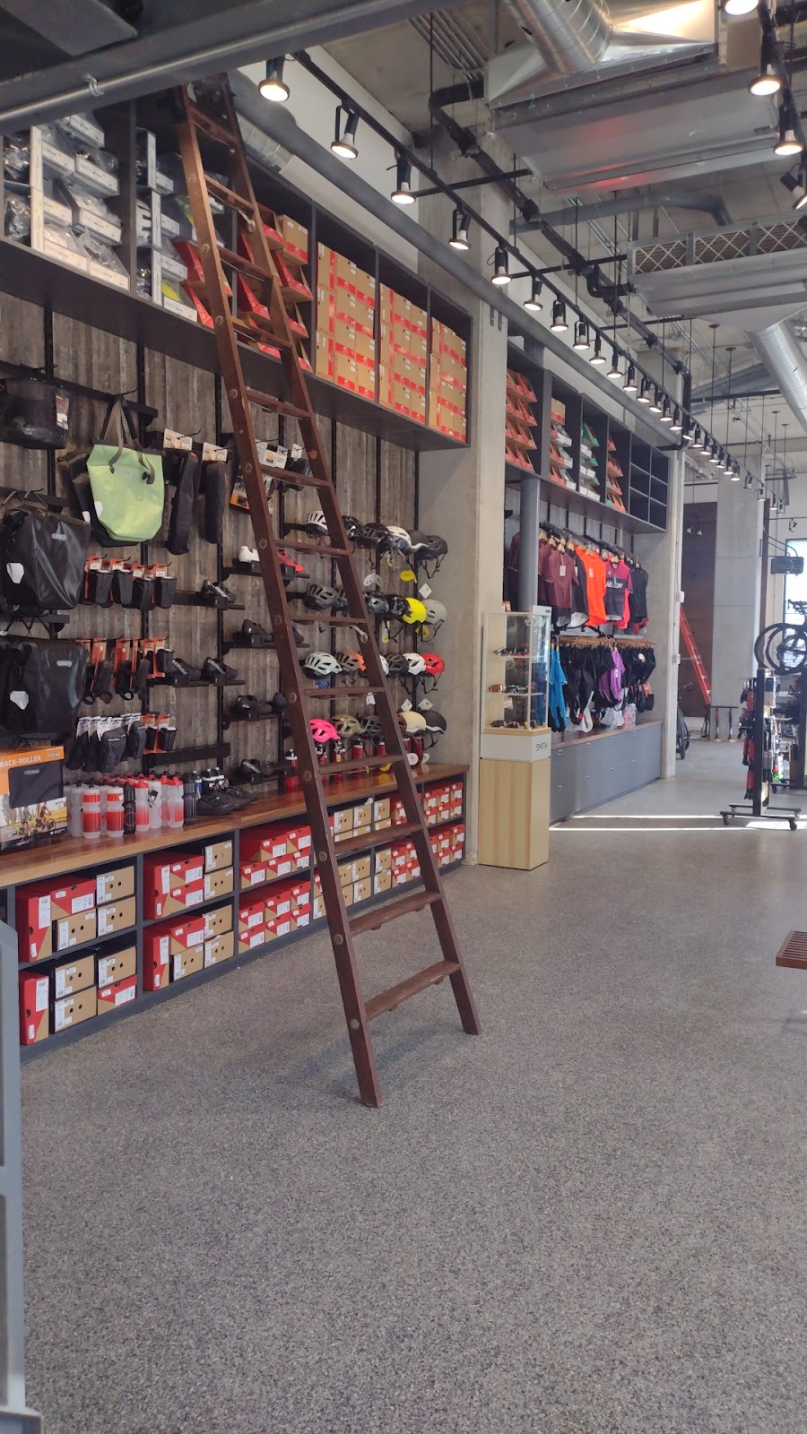 Cycle Néron Île des Soeurs | 205 Rue Jacques-le Ber, Verdun, QC H3E 1Y1, Canada | Phone: (514) 665-7066