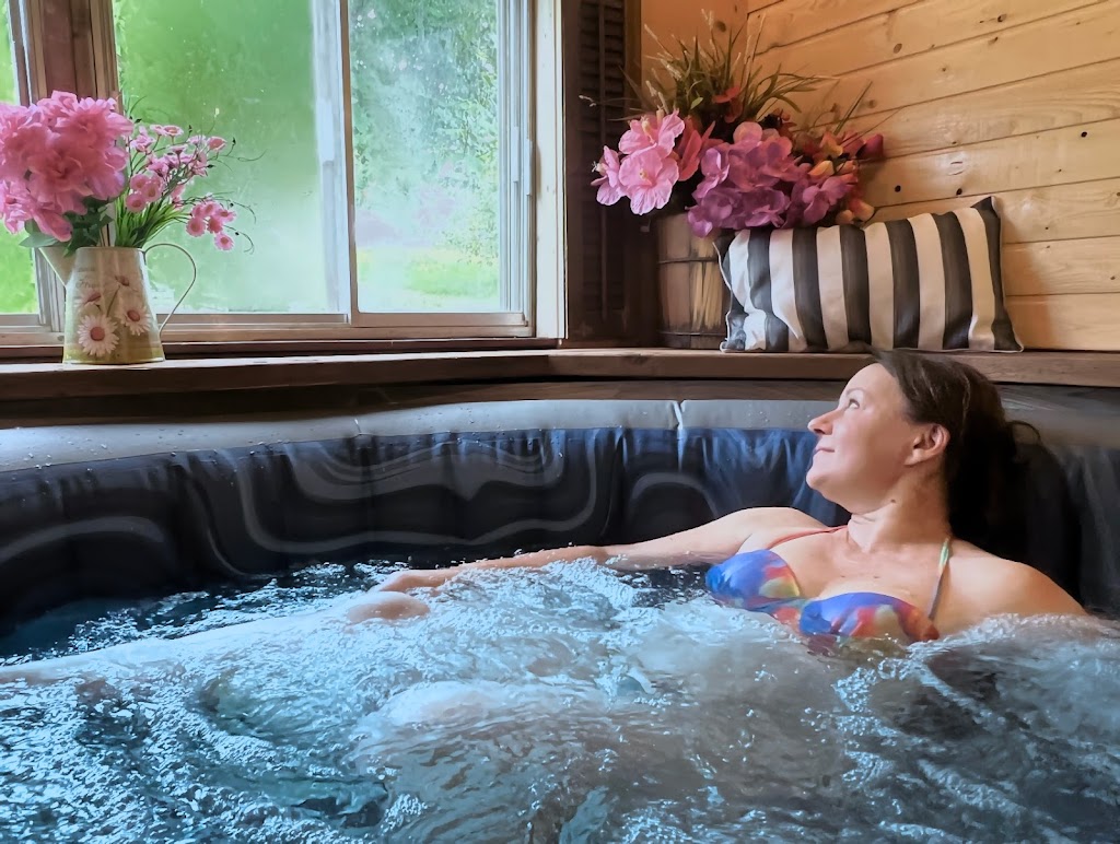 Country Vacation, Hot Tub Relax (up to 6 pers.) | 2336 Amirault St, Dieppe, NB E1A 7K5, Canada | Phone: (506) 878-3685