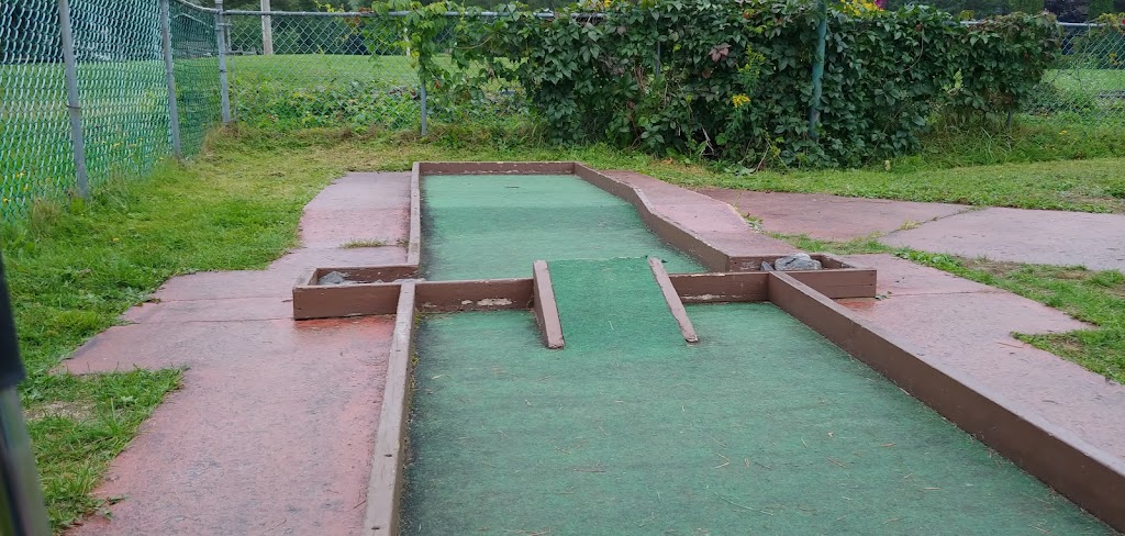 Mini-Putt Lac-Delage | 115 Rue du Manoir, Lac-Delage, QC G3C 5B7, Canada | Phone: (418) 848-2551