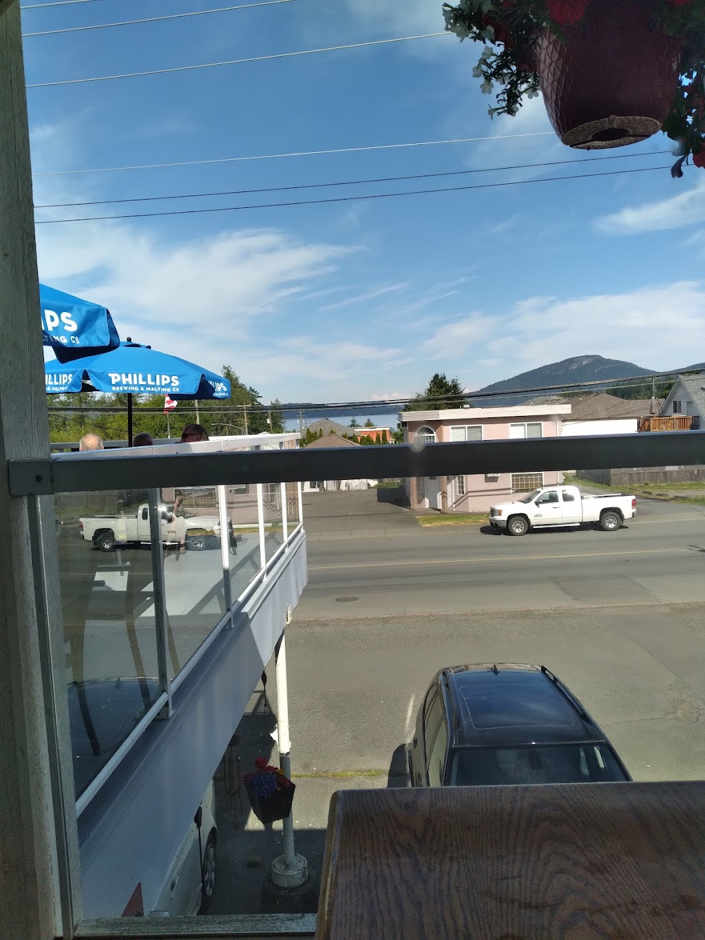 The Brass Bell Pub | 8152 York Ave, Crofton, BC V0R 1R0, Canada | Phone: (250) 246-1230