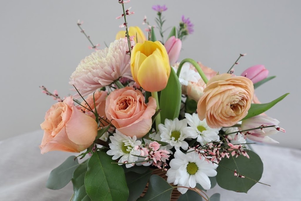 Green vase Flower | 46 Aspen Stone Manor SW, Calgary, AB T3H 0H3, Canada | Phone: (403) 870-6557