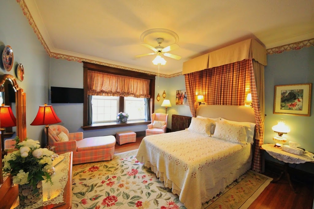 Birmingham Manor Bed & Breakfast | 240 Birmingham St, Stratford, ON N5A 2T5, Canada | Phone: (519) 273-6545