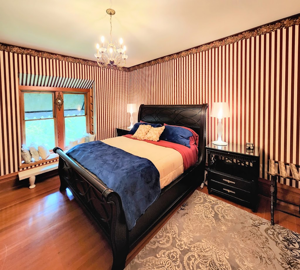 Hummingbird Gardens B&B | 3847 Fearn Way, Ladysmith, BC V9G 1K7, Canada | Phone: (778) 269-4866
