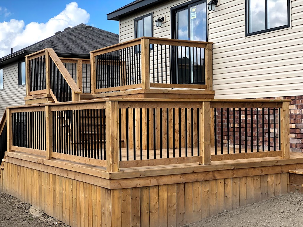 Lewis Fencing | 598 Spokane Blvd, Corunna, ON N0N 1G0, Canada | Phone: (519) 466-5842