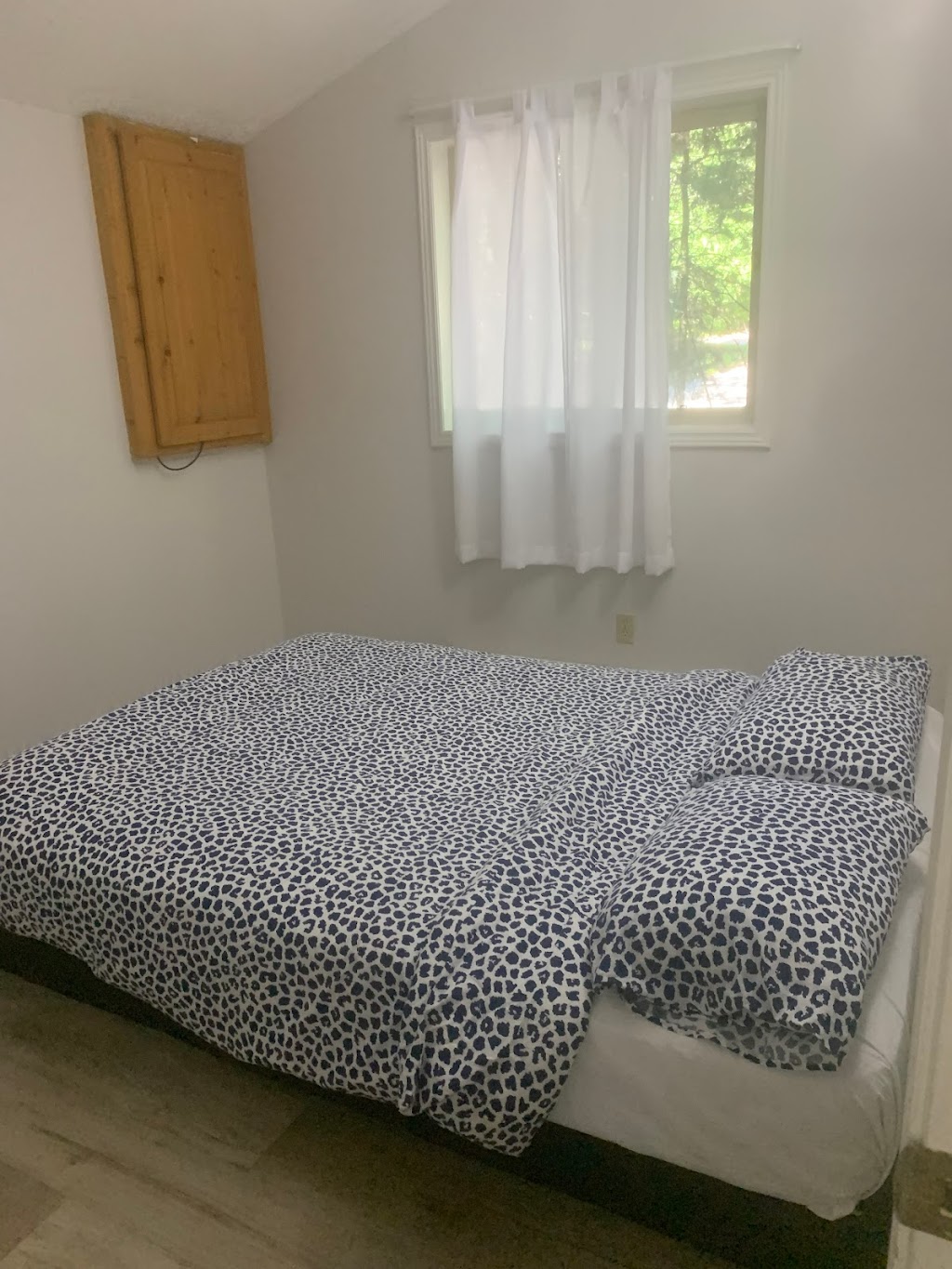 Evergreen Chalet | 66 Harpur Dr, Tobermory, ON N0H 2R0, Canada | Phone: (437) 238-3984