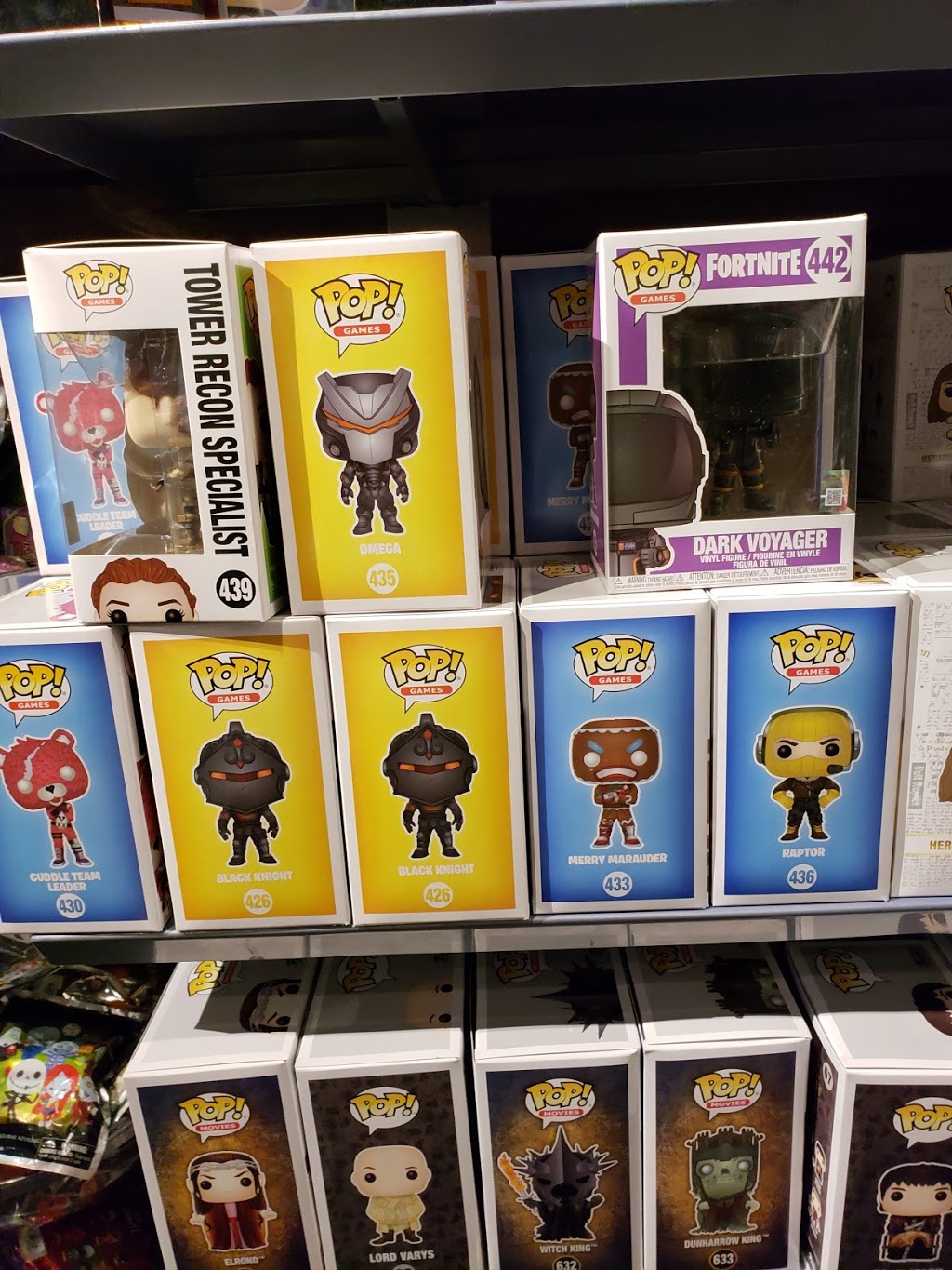Hot topic | Space 17600 Yonge Street E20, E21, Newmarket, ON L3Y 4Z1, Canada | Phone: (905) 954-0031