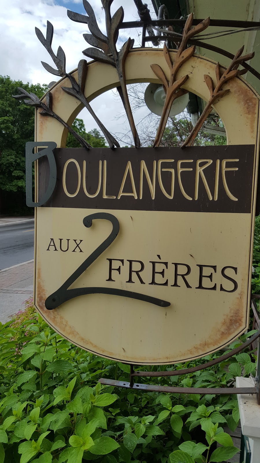 Boulangerie Aux Deux Frères | 146 Rue Principale, Gatineau, QC J9H 3M4, Canada | Phone: (819) 684-3763