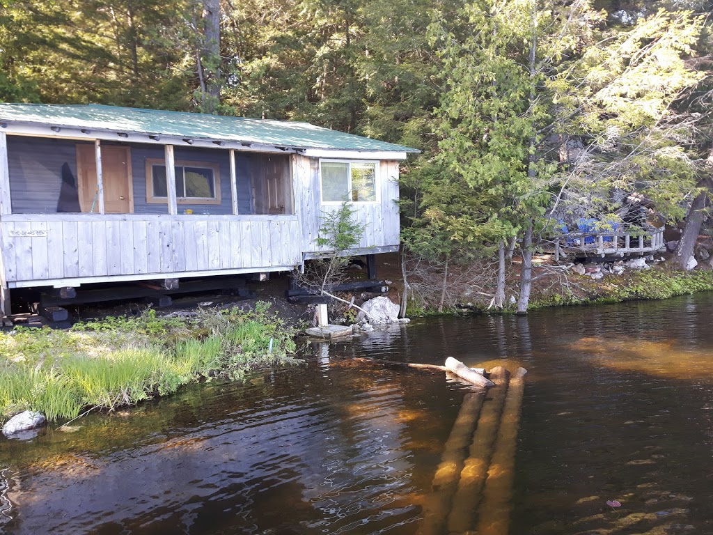 Bearskin Lodge & Outfitters | 1068 Lake St, Whitefish Falls, ON P0P 2H0, Canada | Phone: (705) 285-4540