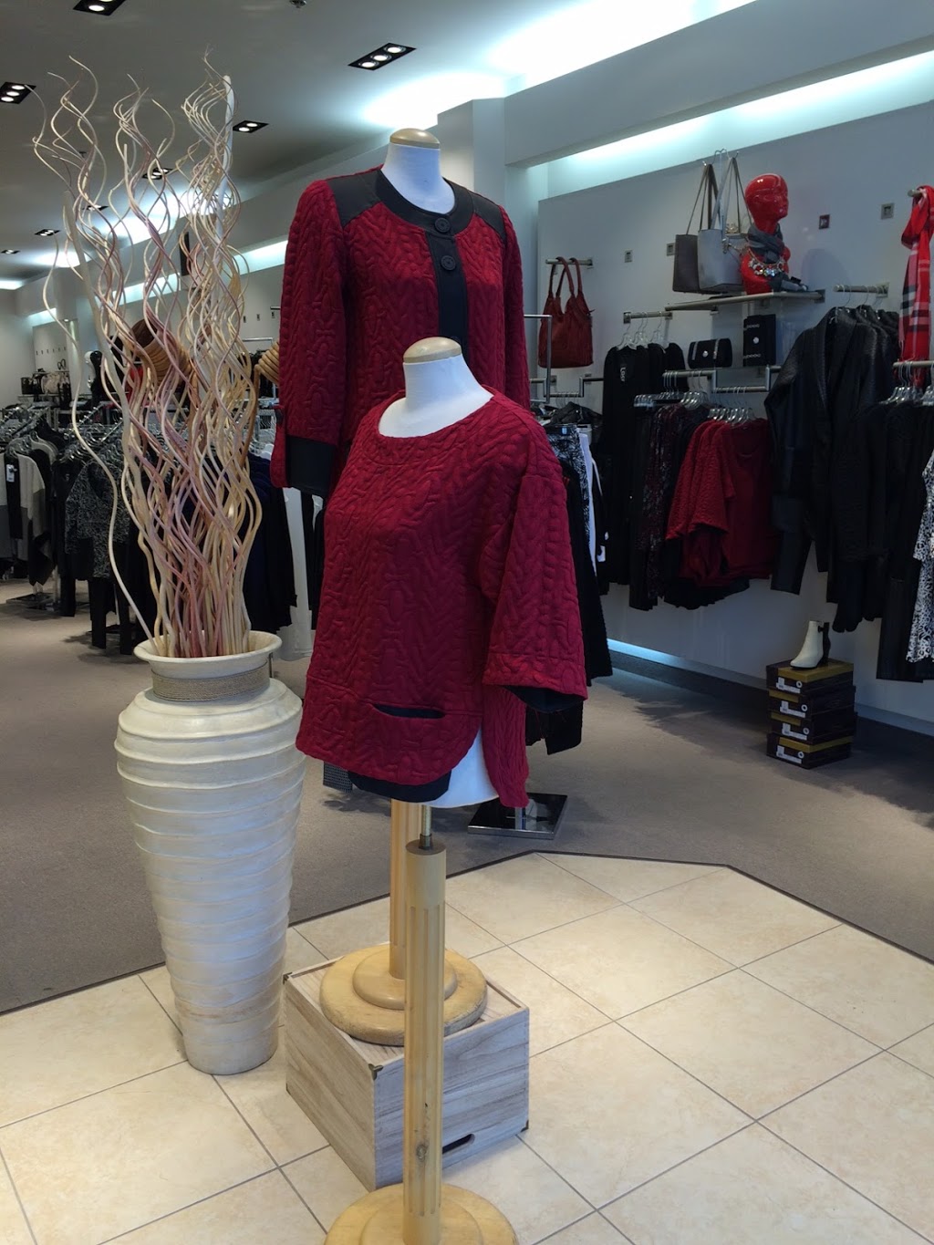 Boutique Lace | 3150 Boulevard de la Gare #104, Vaudreuil-Dorion, QC J7V 8W5, Canada | Phone: (450) 455-6125