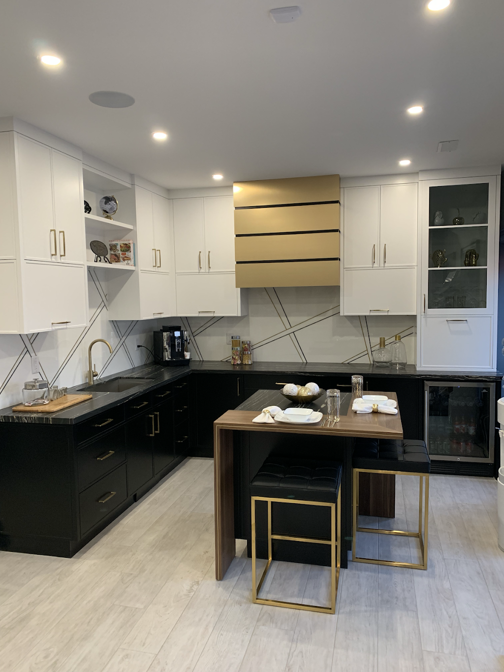 PM Fine Cabinetry Inc | 1321 Britannia Rd E, Mississauga, ON L4W 1C7, Canada | Phone: (905) 670-9500