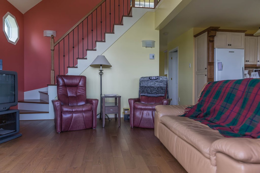 La Maison de la Falaise | 43 Rue de la Falaise S, Saint-Denis, QC G0L 2R0, Canada | Phone: 079 319 87 82