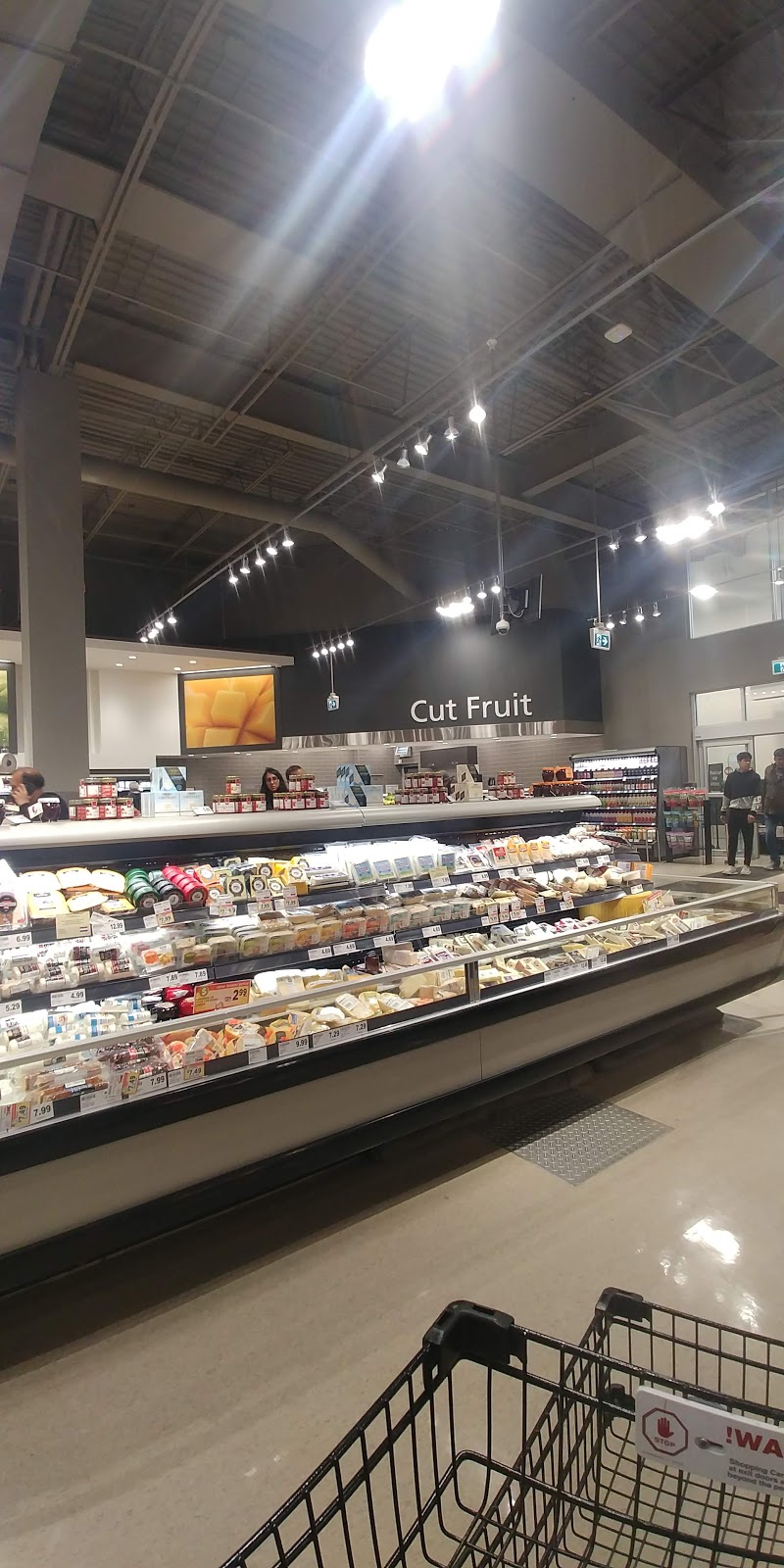 Metro | 3003 Danforth Ave, Toronto, ON M4C 1M9, Canada | Phone: (416) 686-8585