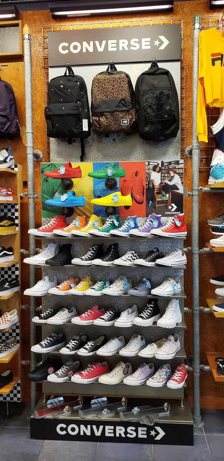 Journeys | Mapleview Shopping Centre, 900 Maple Ave, Burlington, ON L7S 2J8, Canada | Phone: (905) 634-2003