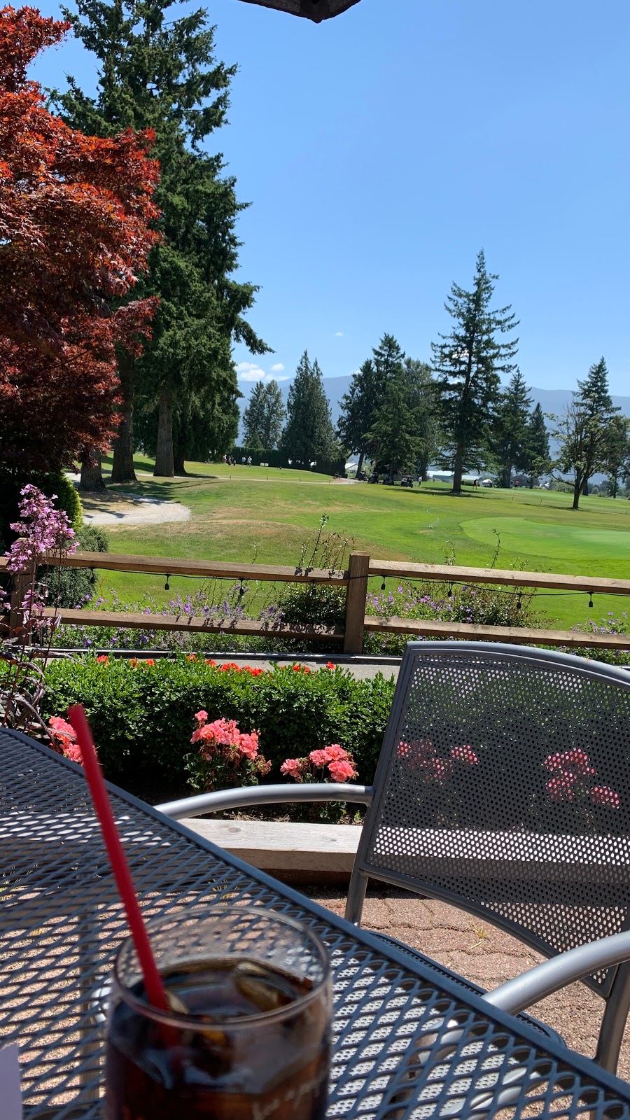 Creekside Lounge & Patio at Chilliwack Golf Club | 41894 Yale Rd, Chilliwack, BC V2R 4J4, Canada | Phone: (604) 823-4544 ext. 234