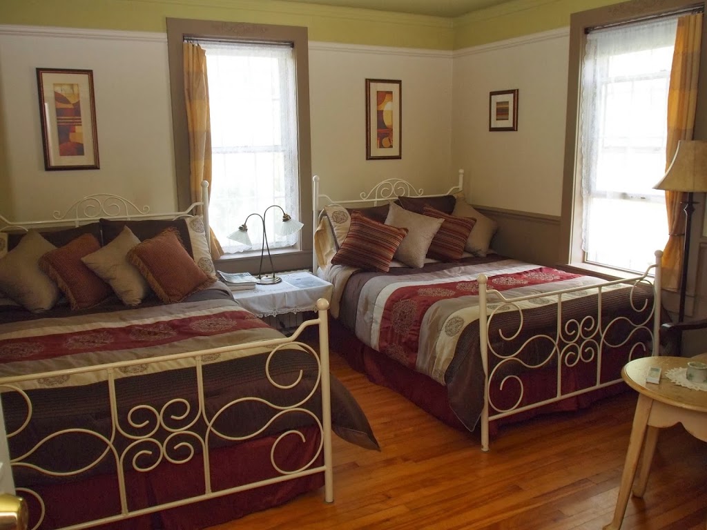 Au Manoir de la rue Merry B&B | 92 Rue Merry S, Magog, QC J1X 3L3, Canada | Phone: (819) 868-1860
