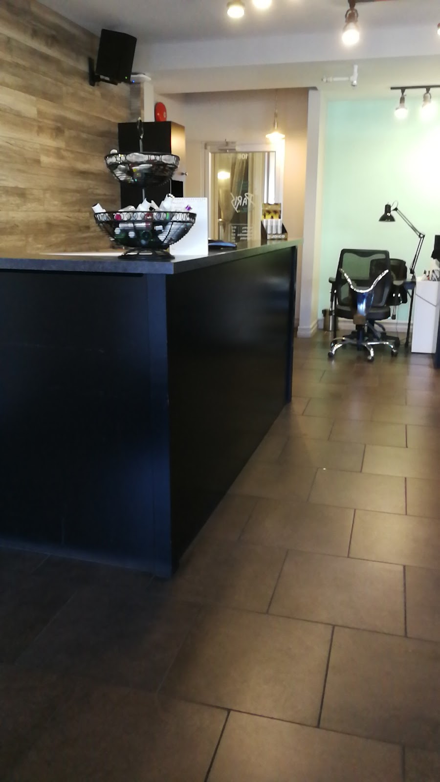 Paris Styling | 3092 Stonehaven Pl, Duncan, BC V9L 0A3, Canada | Phone: (250) 709-2004