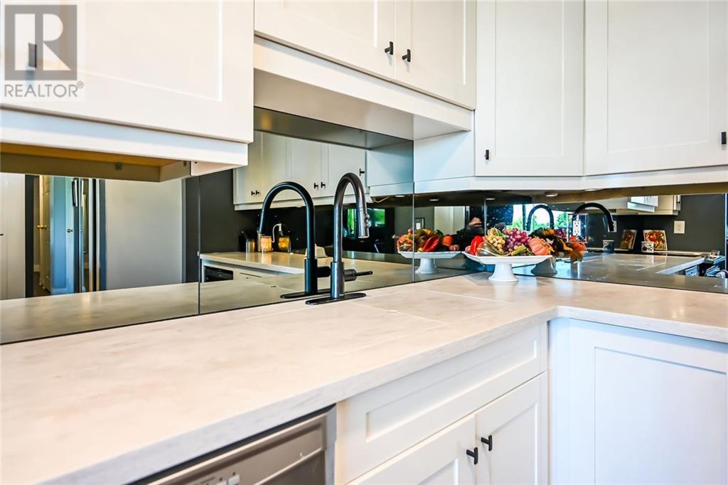 McClelland Glass Centre Ltd | 49 Colborne St W, Brantford, ON N3T 1K6, Canada | Phone: (519) 752-5434