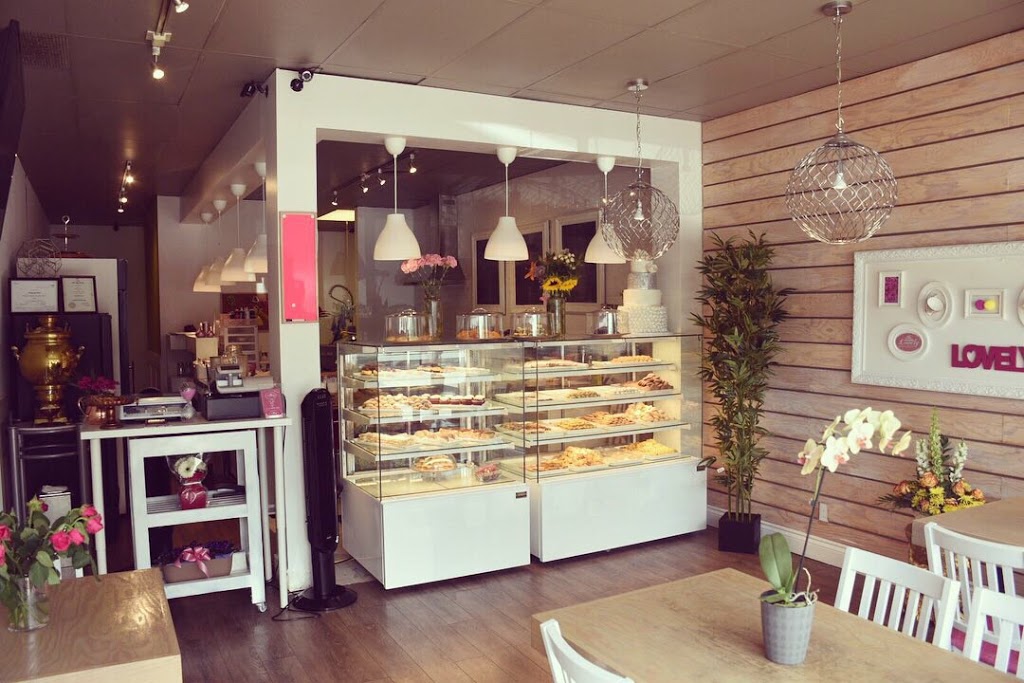 Lovely Cake & Pastry | 14834 Yonge St Unit 8, Aurora, ON L4G 7Y4, Canada | Phone: (905) 726-2226