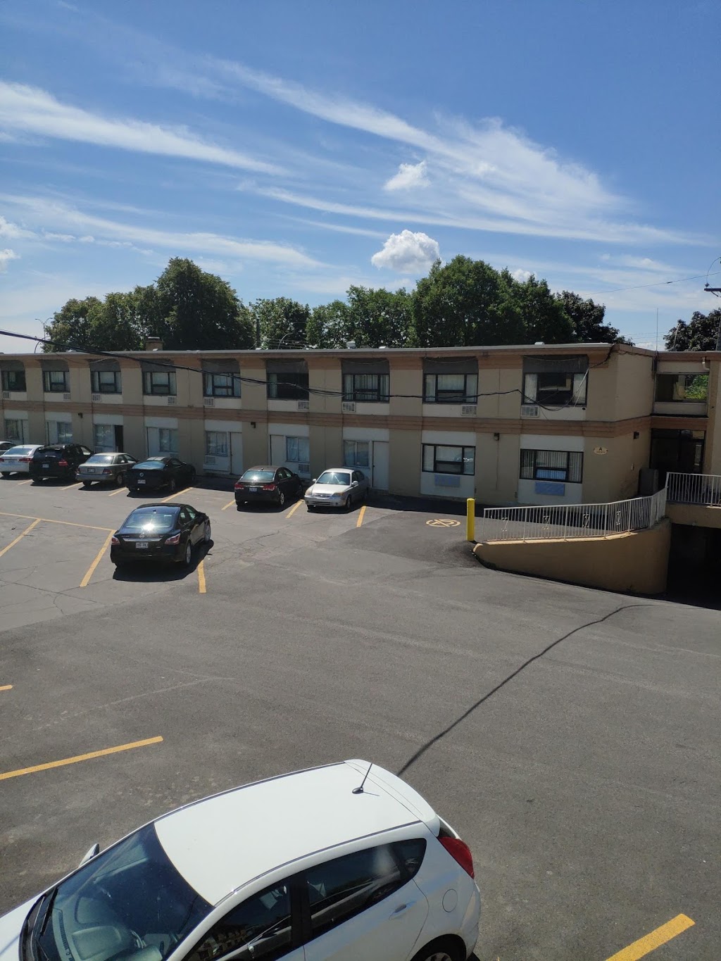 Hotel Newstar | 5250 Rue Jarry E, Saint-Léonard, QC H1R 3A9, Canada | Phone: (514) 322-8640
